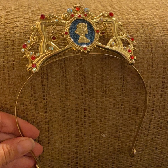 Snow White Tiara - Picture 2 of 2